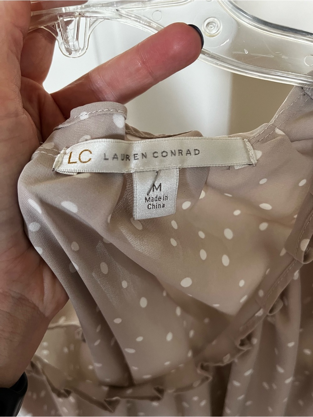 LC Lauren Conrad Taupe Polka Dot Cap Sleeve Blouse - Picture 3 of 4
